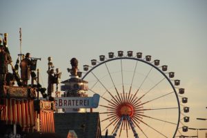 Dirndl, Lederhose, Weltkarriere: Die Marke Oktoberfest